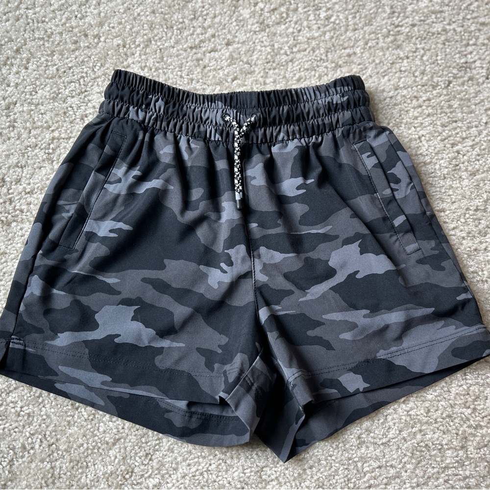 Athleta Girl All Play Camo Shorts Size 7 Small